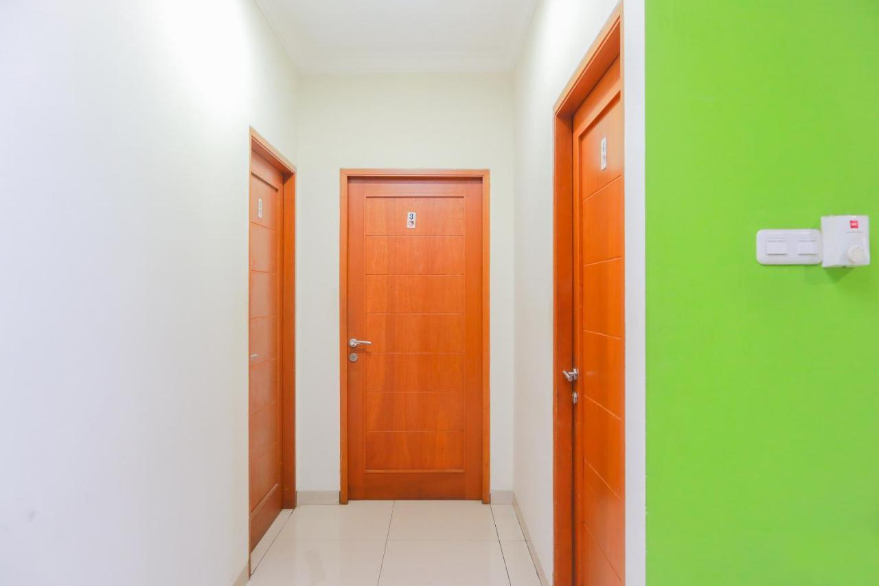 Oyo 2196 Ss Homes Джакарта Екстериор снимка