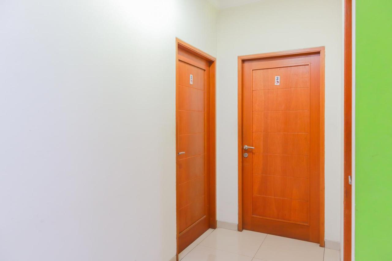 Oyo 2196 Ss Homes Джакарта Екстериор снимка